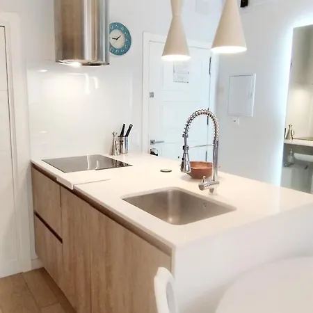 Appartement Picasso - Quiet Renovated With Oven And Dishwasher And Lift - Steps From Calle San Miguel Torremolinos